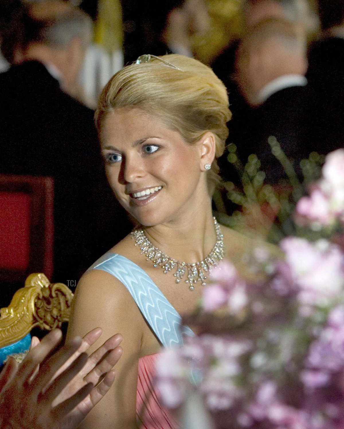 China's president Hu Jintao, left, talks to Sweden's Princess Madeleine, right, during the banquet for the president at the Royal Palace in Stockholm, 09 June, 2007