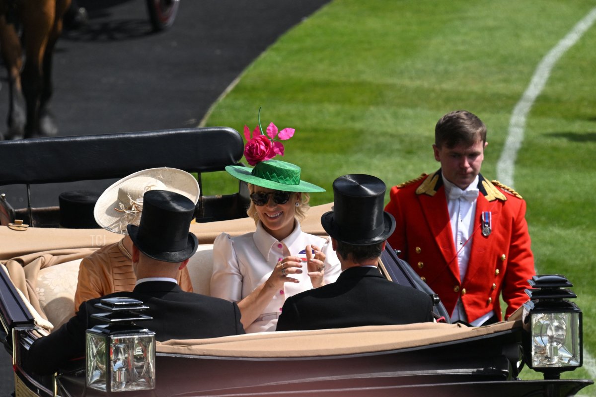 Zara Phillips (C) and relatives arrive by carriage to attend the third day, known as the Lady's day, of the Royal Ascot horse racing meet, in Ascot, west of London on June 16, 2022