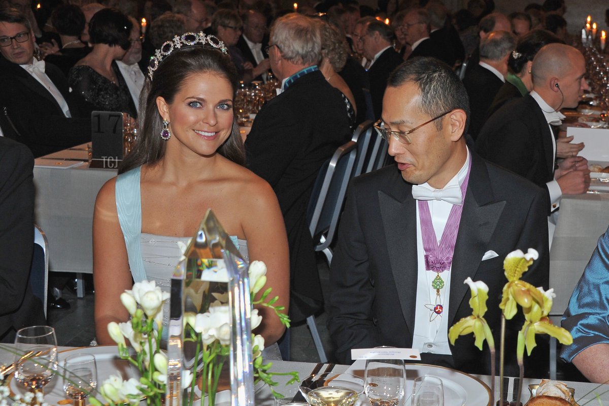 Princess Madeleine of Sweden (L) speaks with laureate and Nobel Prize winner for Medicine, Professor Shinya Yamanaka of Japan during the Nobel Banquet after the 2012 Nobel Peace Prize Ceremony at Town Hall on December 10, 2012 in Stockholm, Sweden