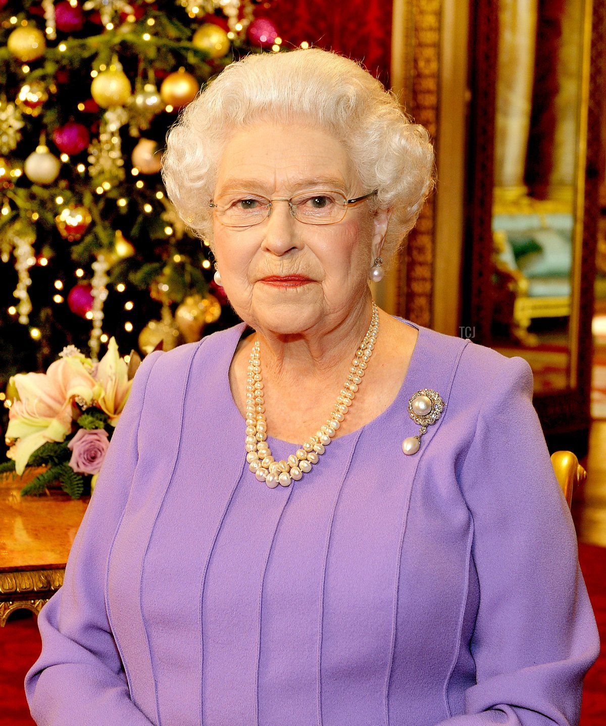 Britain's Queen Elizabeth II poses in the State Dining Room of Buckingham Palace after recording her Christmas Day television broadcast to the Commonwealth on December 10, 2014 in London