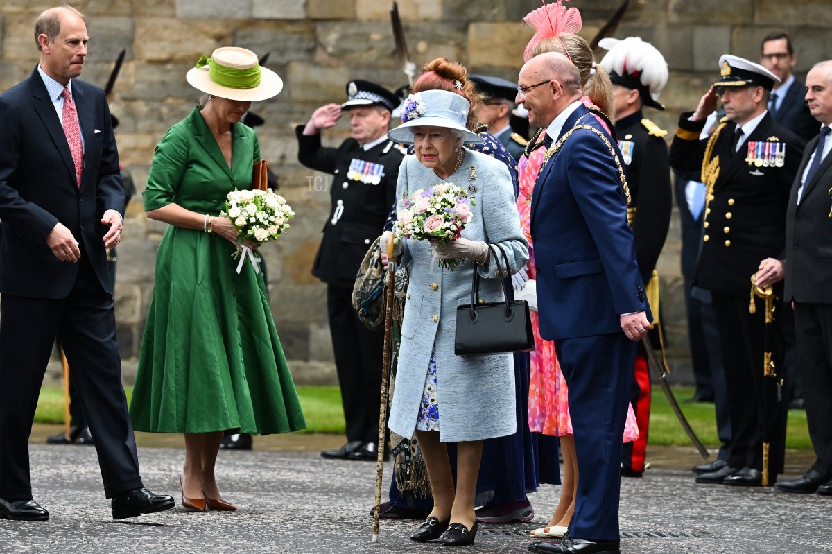 Queen Elizabeth II, Prince Edward (L) and Sophie, Countess of Wessex during the traditional Ceremony of the Keys at Holyroodhouse on June 27, 2022 in Edinburgh, Scotland