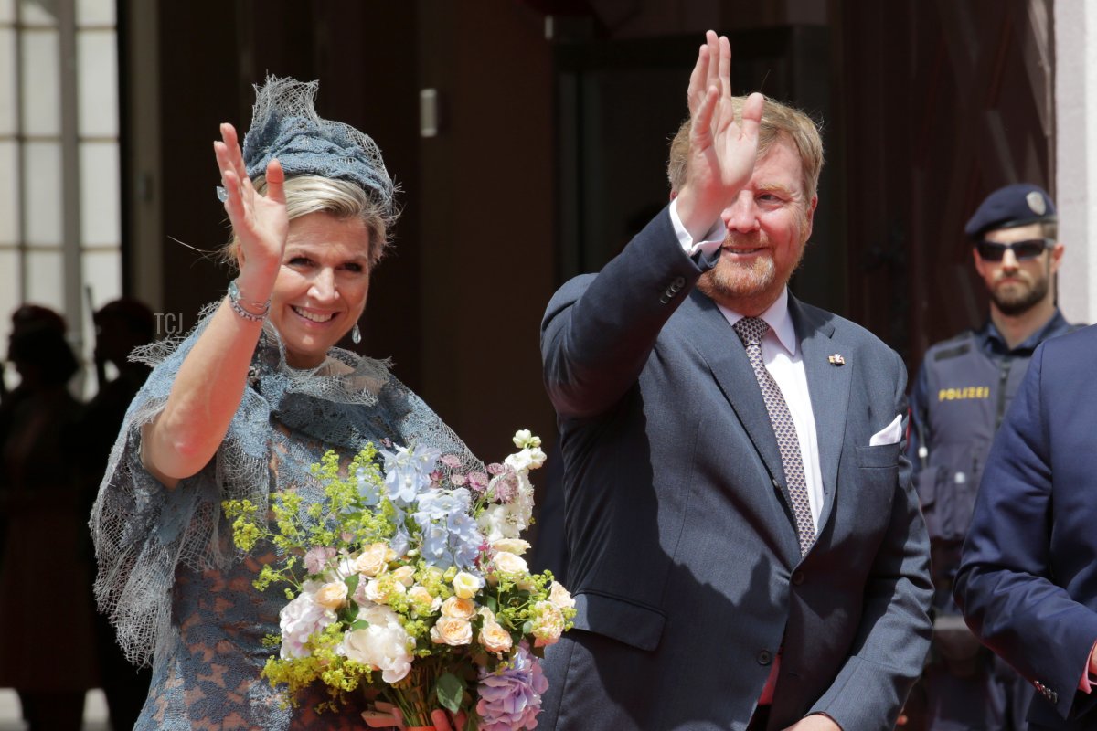 Queen Maxima of The Netherlands and King Willem-Alexander of The Netherlands was as they arrive at the Austrian chancellery on June 28, 2022 in Vienna, Austria