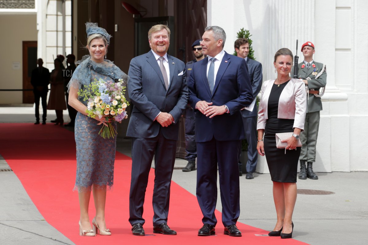Queen Maxima of The Netherlands and King Willem-Alexander of The Netherlands are greeted by Austrian Chancellor Karl Nehammer and his wife Katharina Nehammer as they arrive at the Austrian chancellery on June 28, 2022 in Vienna, Austria