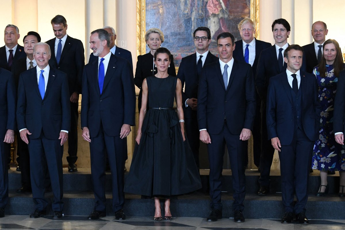 US President Joe Biden (L), Spain's Prime Minister Pedro Sanchez (2ndR), French President Emmanuel Macron (R), heads of State and Government and Heads of International Organisations, invited to the official NATO Summit program, pose for a family picture before a dinner hosted by Spain's King Felipe VI (2ndL) and Spain's Queen Letizia (C) at the Royal Palace in Madrid, on June 28, 2022