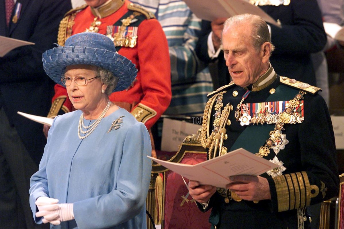 Britain's Queen Elizabeth II (L) and Duke of Edinburgh 04 June 2002 at St Paul's Cathedral attend a service of Thanksgiving to celebrate The Queen's Golden Jubilee