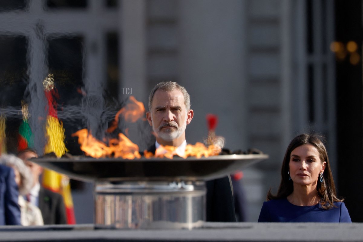 King Felipe VI of Spain (L) and his wife Queen Letizia attend a state ceremony to honour the victims of the coronavirus crisis as well as those public servants who have been fighting on the front line against the pandemic in Spain at the Royal Palace in Madrid on July 15, 2022
