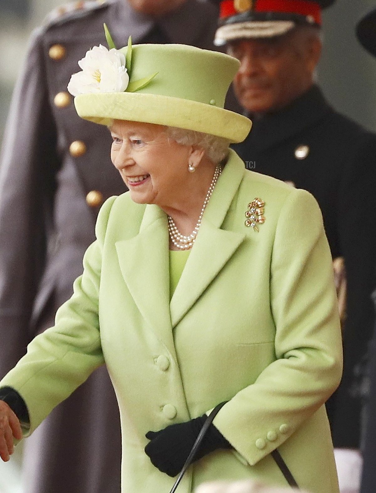Britain's Queen Elizabeth II (R) greets Colombia's President Juan Manuel Santos during his ceremonial welcome at Horse Guards Parade in central London, on November 1, 2016