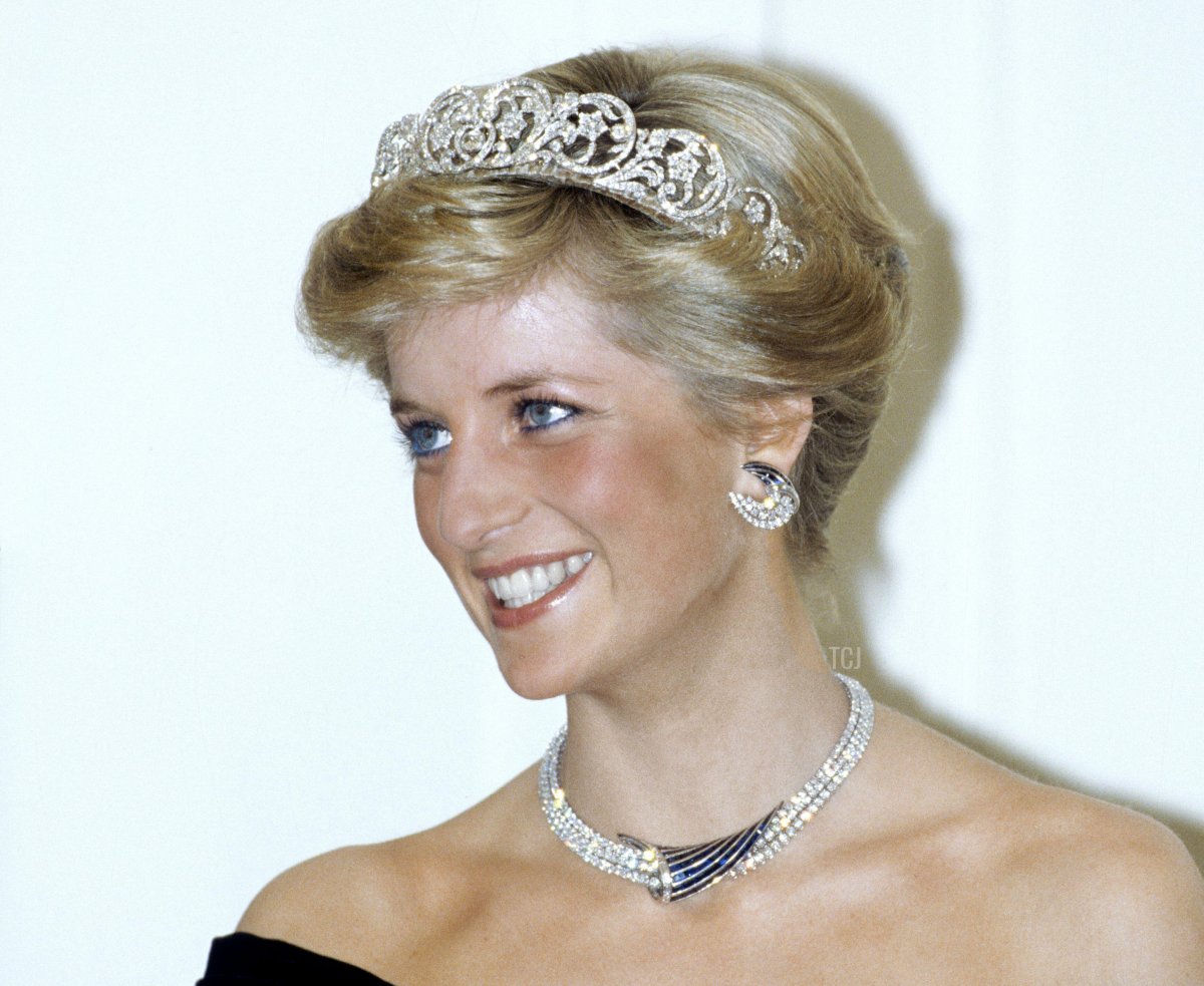 Diana, Princess of Wales, wearing the Spencer family tiara and crescent shaped diamond and sapphire earring, necklace and bracelet given to her by the Sultan of Oman and a dress designed by Victor Edelstein, attends a banquet on November 02, 1987 in Bonn, Germany