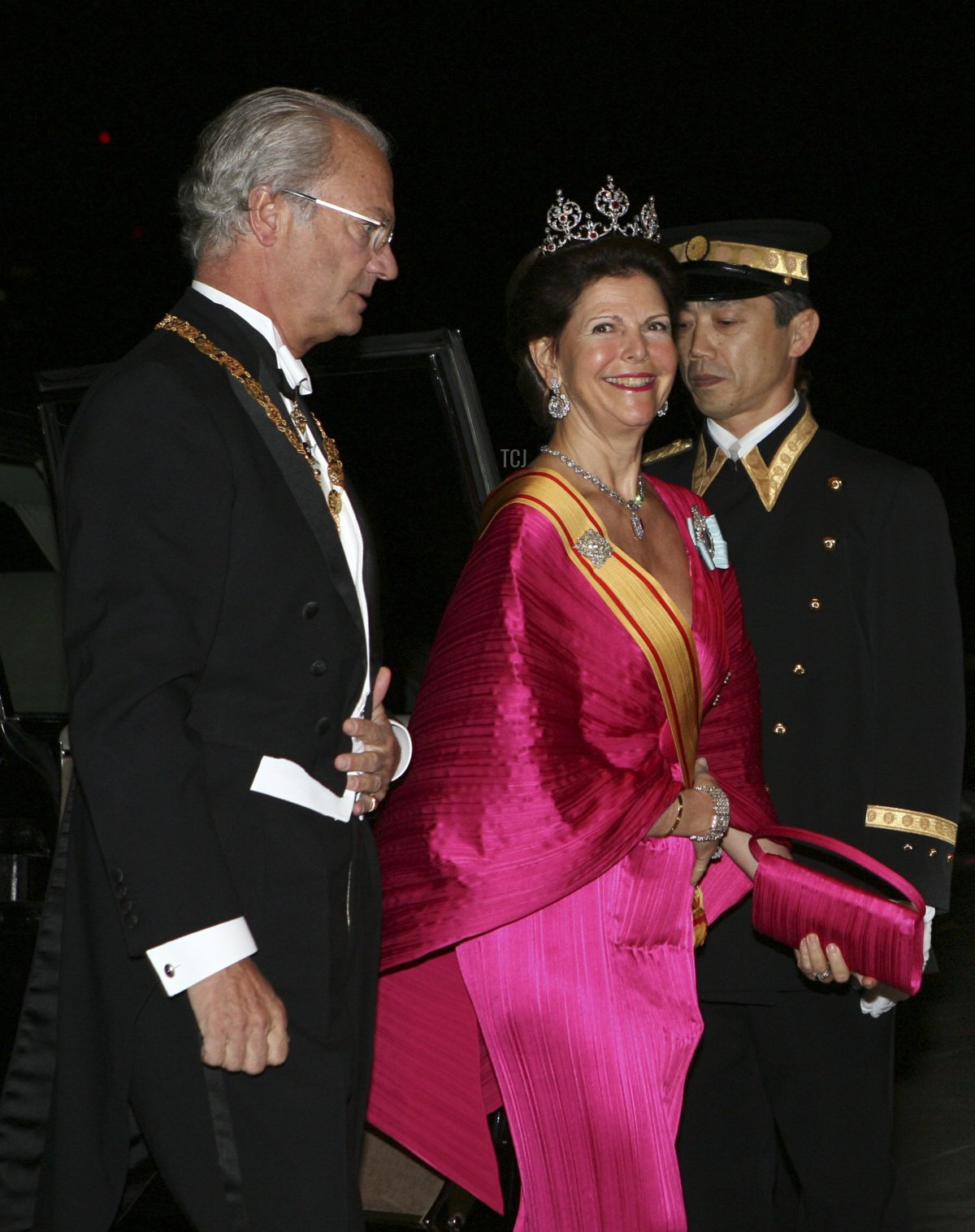King Carl XVI Gustaf (L) and Queen Silvia of Sweden arrive for dinner at the Imperial Palace on March 26, 2007 in Tokyo, Japan