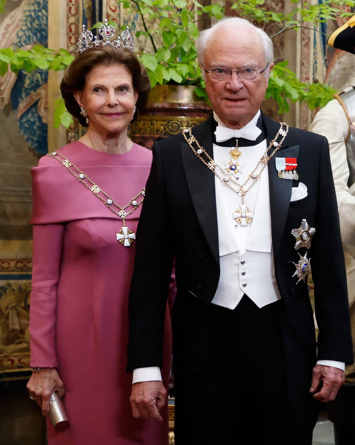 Sweden's Queen Silvia and Sweden's King Carl XVI Gustaf, Finnish President Sauli Niinisto and his wife Jenni Hauki arrive at the Royal Palace as the royal couple will hold a state banquet in honour of Finland's President in Stockholm on May 17, 2022