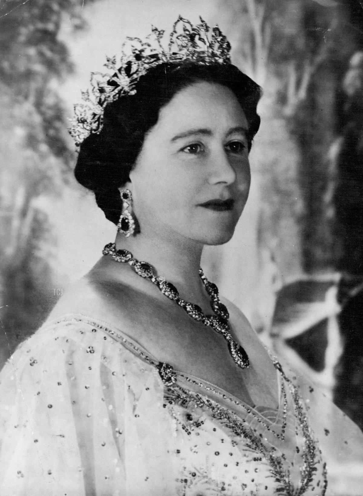 Birthday Picture of Queen Elizabeth: Here is a new photograph of Queen Elizabeth, who celebrates the 50th anniversary of her birth on 4 August 1950