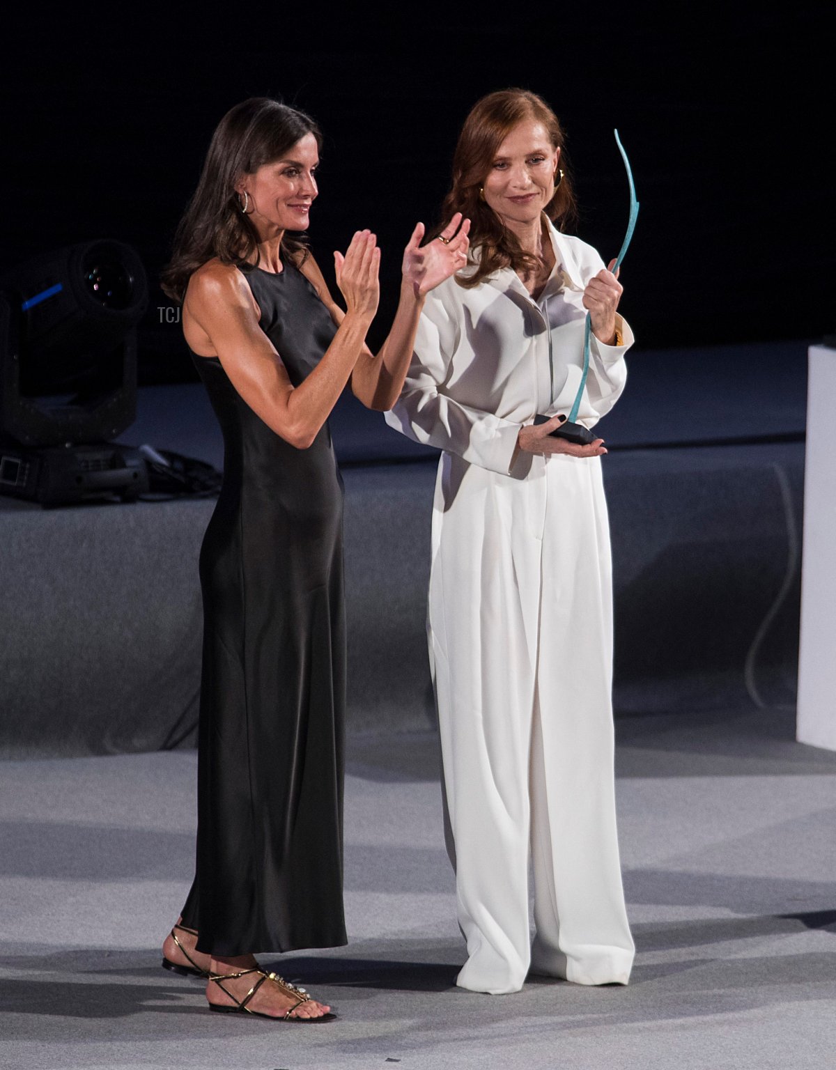 French actress Isabelle Huppert (R) receives the Masters of Cinema award from Spanish Queen Letizia during the closing ceremony of the 12th edition of the Atlantida Mallorca Film Festival in Palma de Mallorca on July 31, 2022