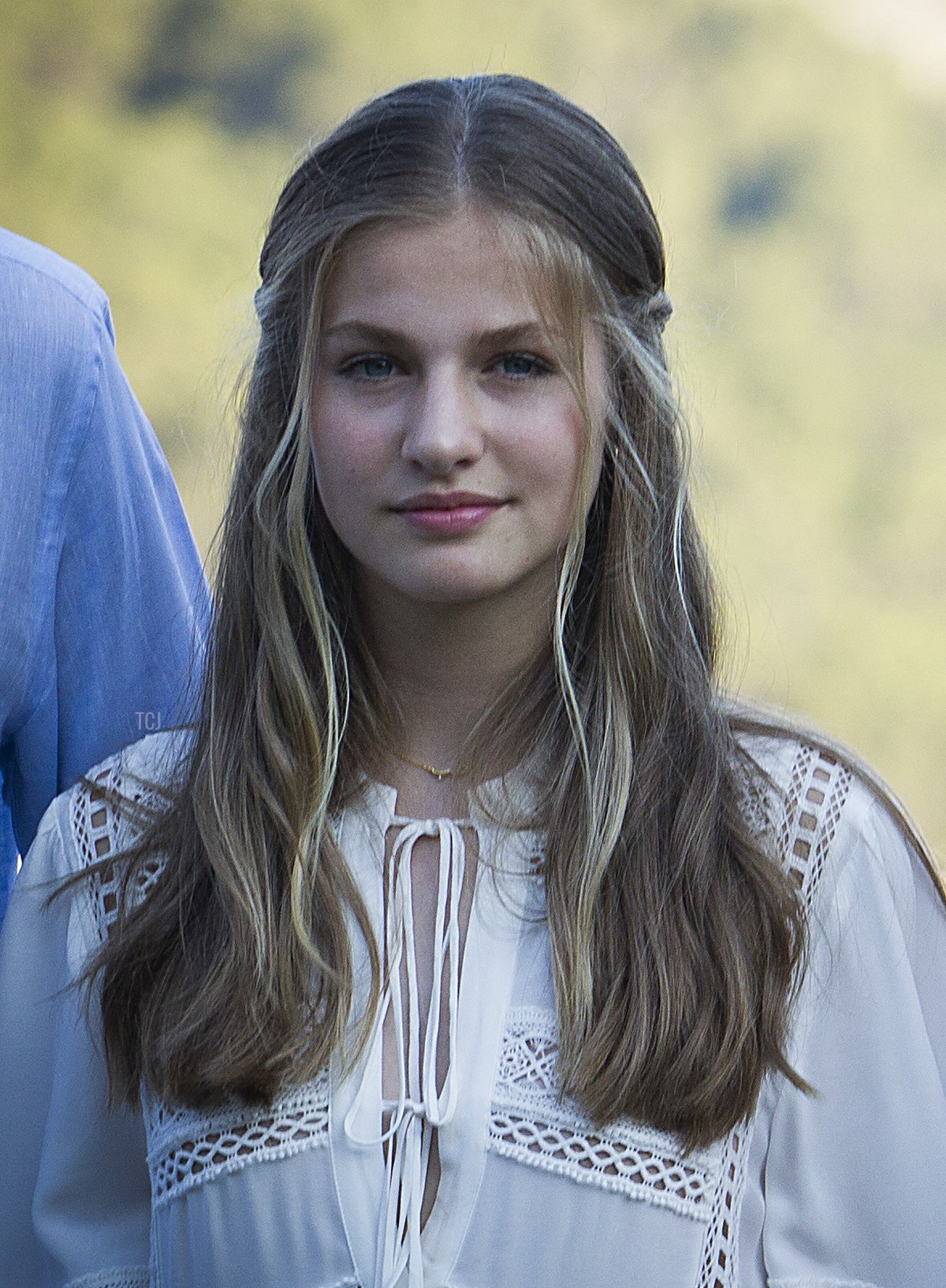 Spanish Crown Princess of Asturias Leonor (L) and Spanish Princess Sofia pose during the visit of the Cartoixa of Valldemossa on the island of Mallorca during their summer holidays in the Balearic islands on August 1, 2022