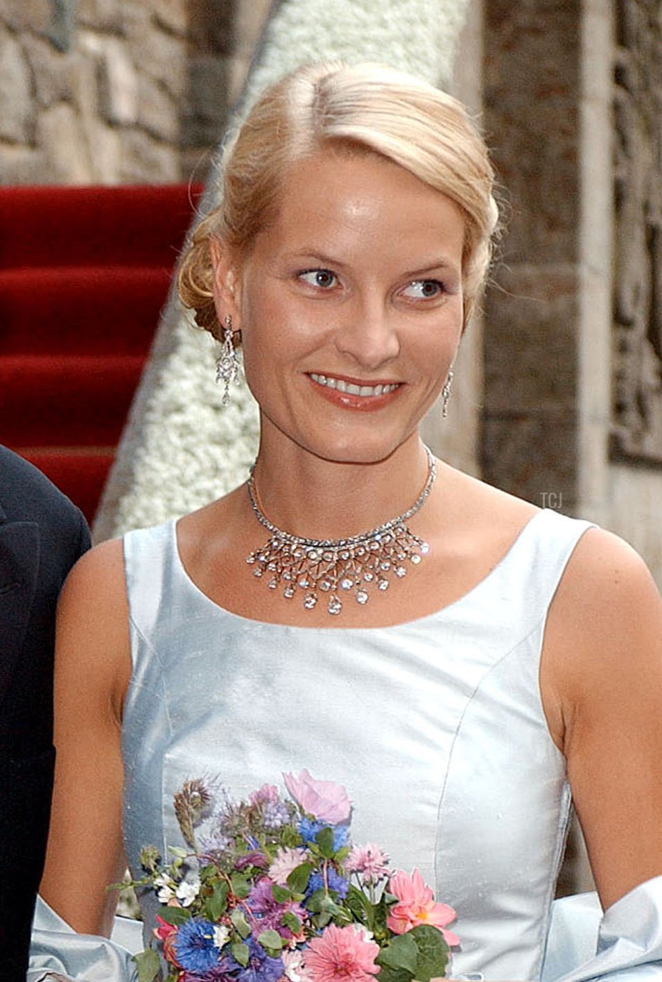 Crown Prince Haakon of Norway and his fiancee Mette-Marit Tjessem Hoiby arrive for a dinner at Akershus Castle in Oslo August 24, 2001 on the eve of their wedding