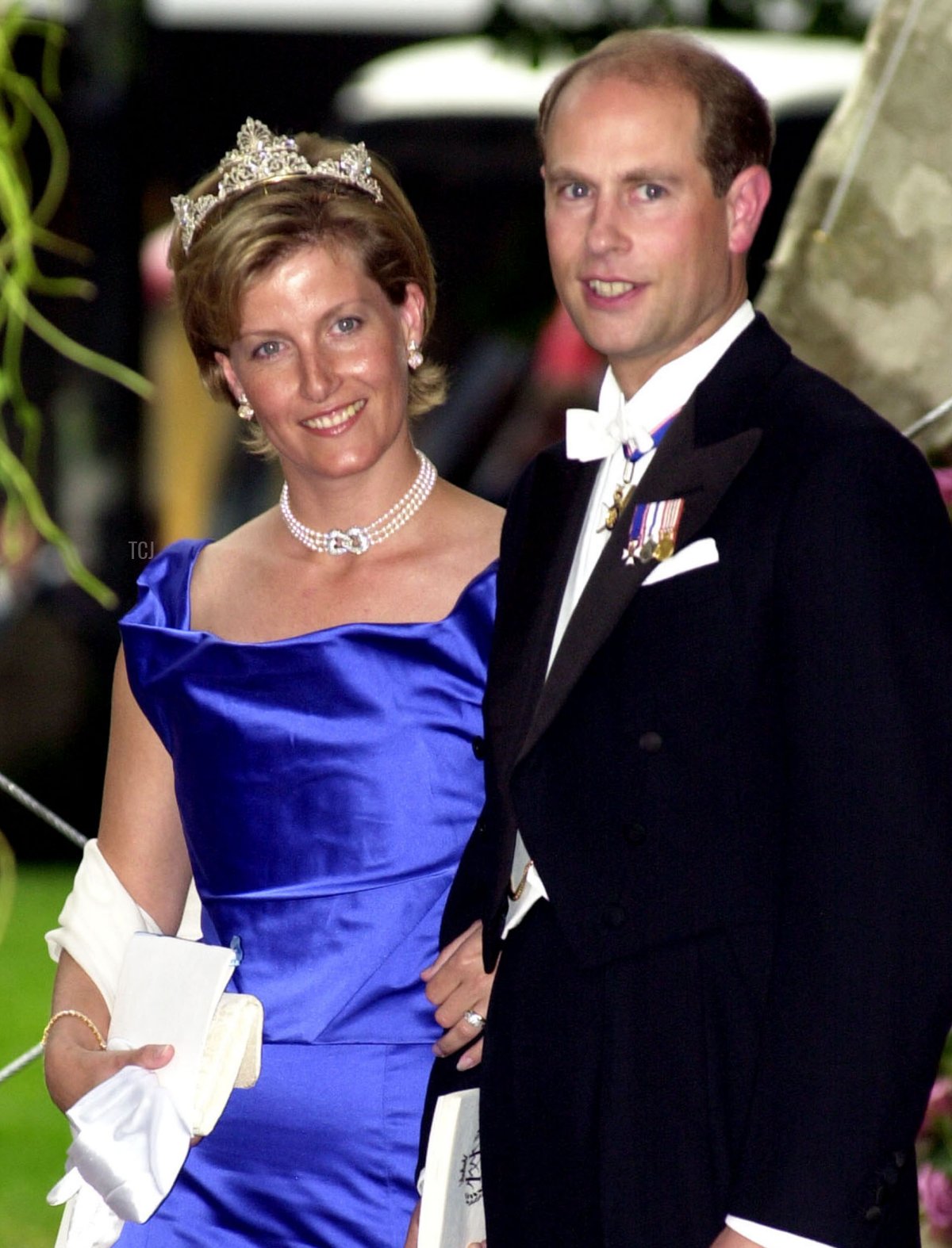 Prince Edward of Britain and his wife Sophie Rhys Jones attend the wedding of Norwegian Crown Prince Haakon and Mette-Marit Tjessem Hoiby August 25, 2001 at Oslo Cathedral in Oslo, Norway