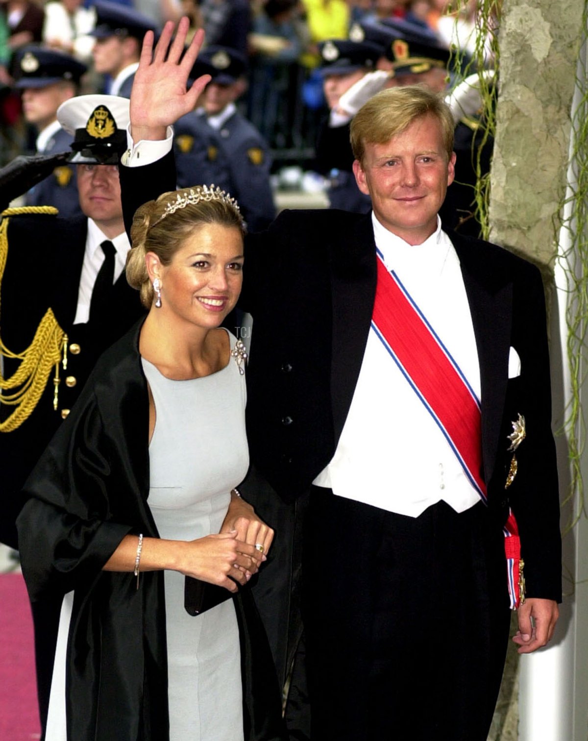 Holland's Crown Prince Willem Alexander and his fiancee Maxima Zorreguieta attend the wedding of Norwegian Crown Prince Haakon and Mette-Marit Tjessem Hoiby August 25, 2001 at the Oslo Cathedral
