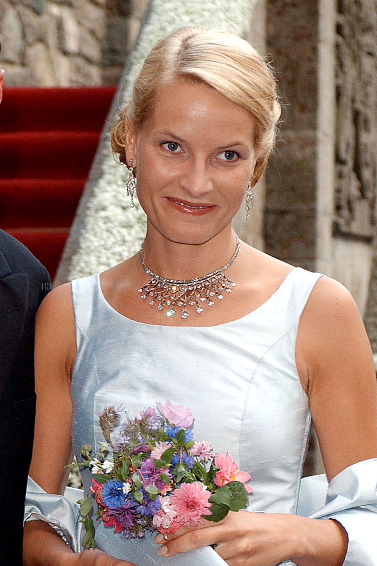 Crown Prince Haakon of Norway and his fiancee Mette-Marit Tjessem Hoiby arrive for a dinner at Akershus Castle in Oslo August 24, 2001 on the eve of their wedding