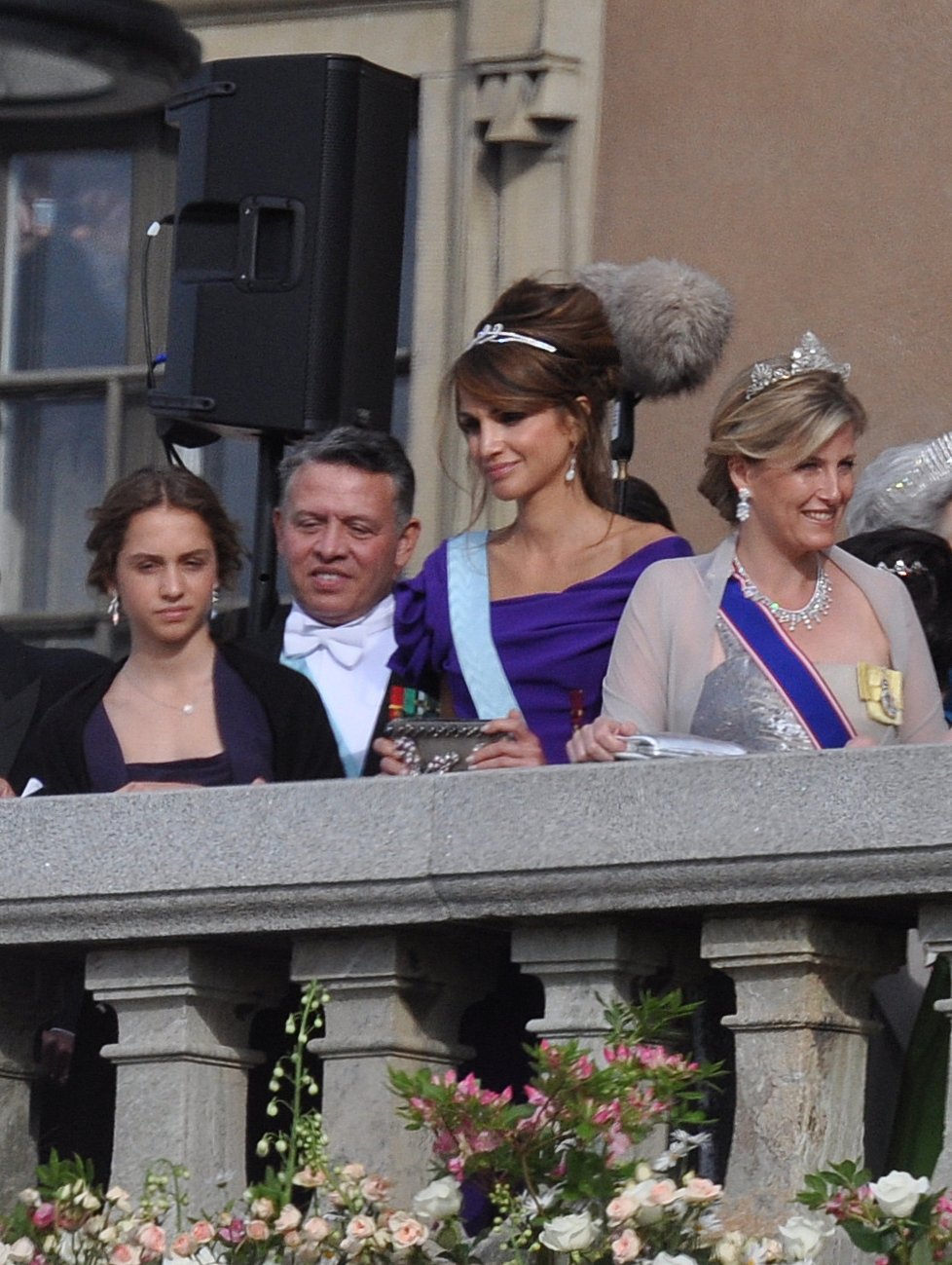Wedding of Victoria, Crown Princess of Sweden, and Daniel Westling. The Couple at Lejonbacken, guests at the terrace: Queen Rania of Jordan in blue gown, Sophie, Countess of Wessex in white