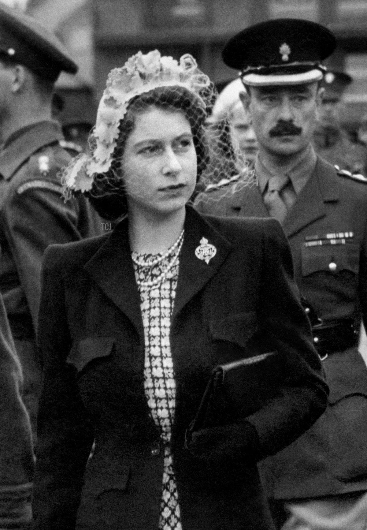 Princess Elizabeth of York inspects the training battalion of the Grenadier Guards, in the 40s, at the Victoria Barracks, in Belfast