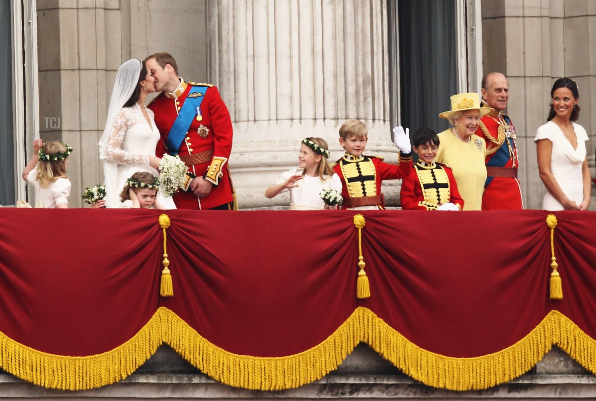 Their Royal Highnesses Prince William Duke of Cambridge and Catherine Duchess of Cambridge kiss from the balcony at Buckingham Palace on April 29, 2011 in London, England