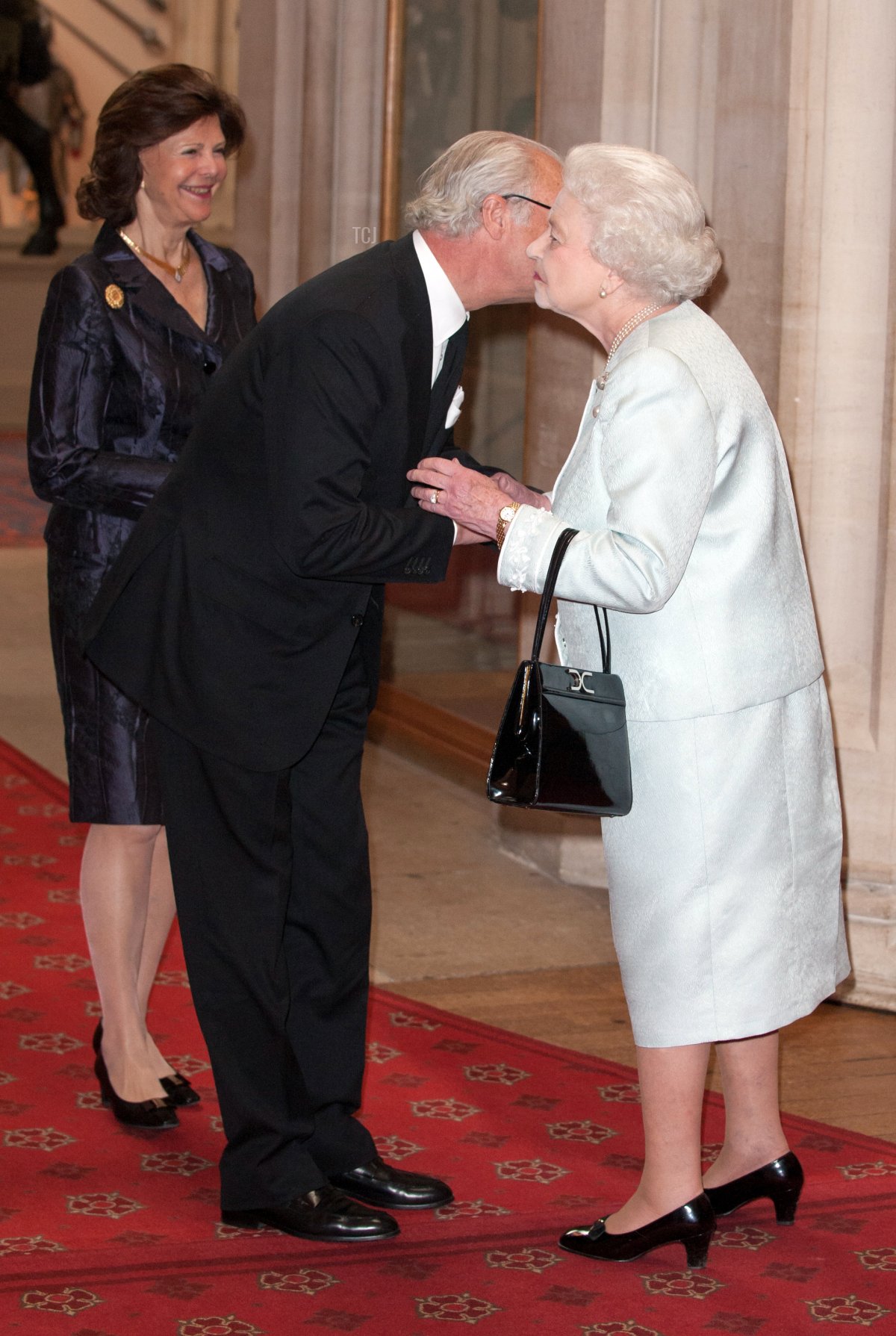 Queen Slivia and King Carl XVI Gustaf of Sweden are greeted by Queen Elizabeth II at Windsor Castle, west of London, on May 18, 2012, for a Sovereign's Jubilee Lunch hosted by Britain's Queen Elizabeth II
