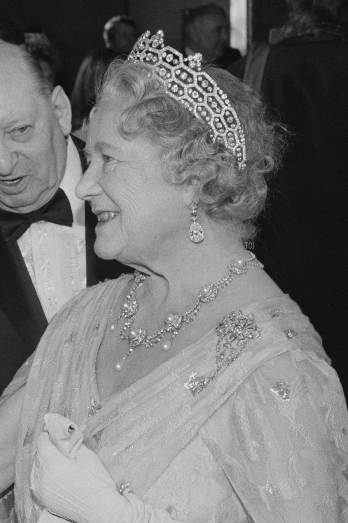 Queen Elizabeth The Queen Mother (1900 - 2002) and British media impresario Lew Grade (1906 - 1998) meeting John Hurt (1940 - 2017) and Jan Francis (second left) during the premiere of 'Champions' at Leicester Square, London, UK, 2nd March 1984