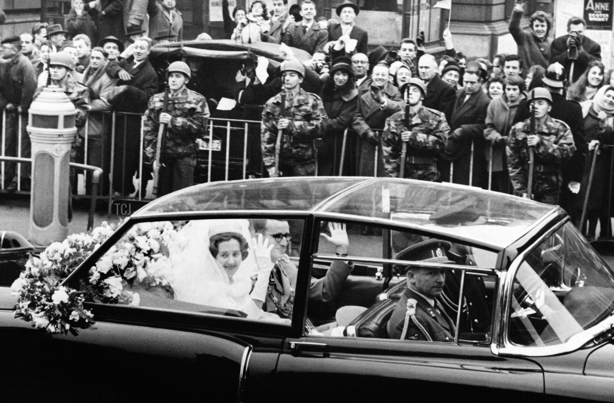 Picture taken on December 15, 1960 of Queen Fabiola and King Baudouin of belgium waving to the crowd as they leave the Brussels Royal Palace after their wedding ceremony