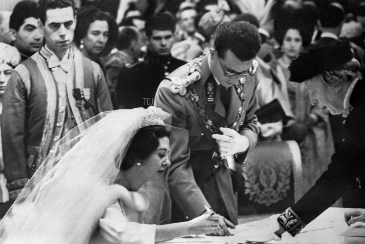 Queen Fabiola and King Baudouin of belgium signe the civil register of marriages, during their wedding on December 15, 1960 at the royal castle in Brussels