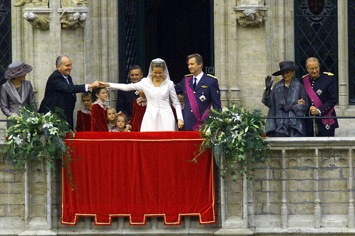 Prince Philippe of Belgium and Princess Mathilde enter the balcony of Brussels' city hall after their civil wedding ceremony 04 December 1999