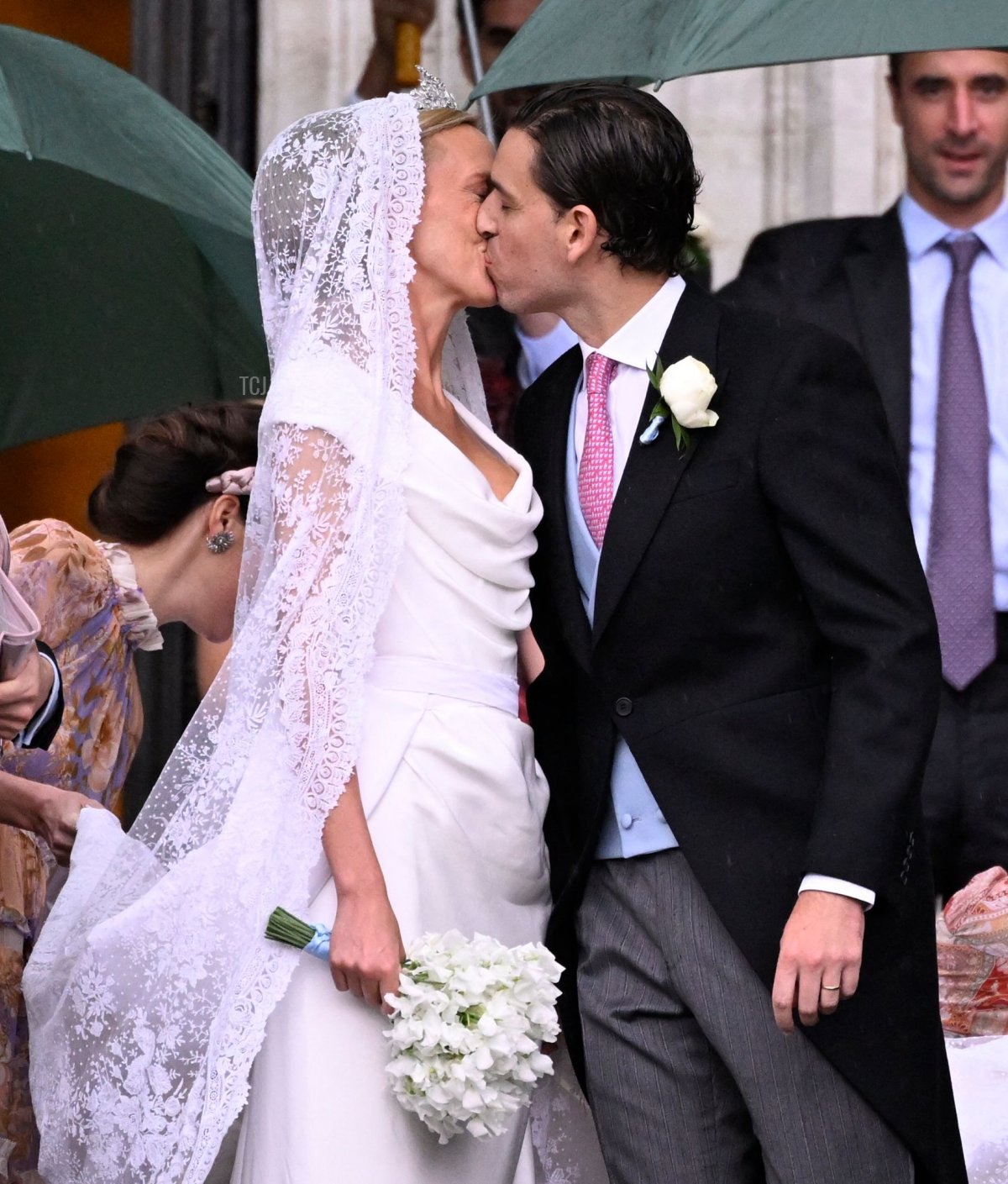Princess Maria Laura and William Isvy kisses as they are leaving after the wedding ceremony of Princess Maria-Laura of Belgium and William Isvy, at the Saint Michael and Saint Gudula Cathedral (Cathedrale des Saints Michel et Gudule / Sint-Michiels- en Sint-Goedele kathedraal), Saturday 10 September 2022, in Brussels