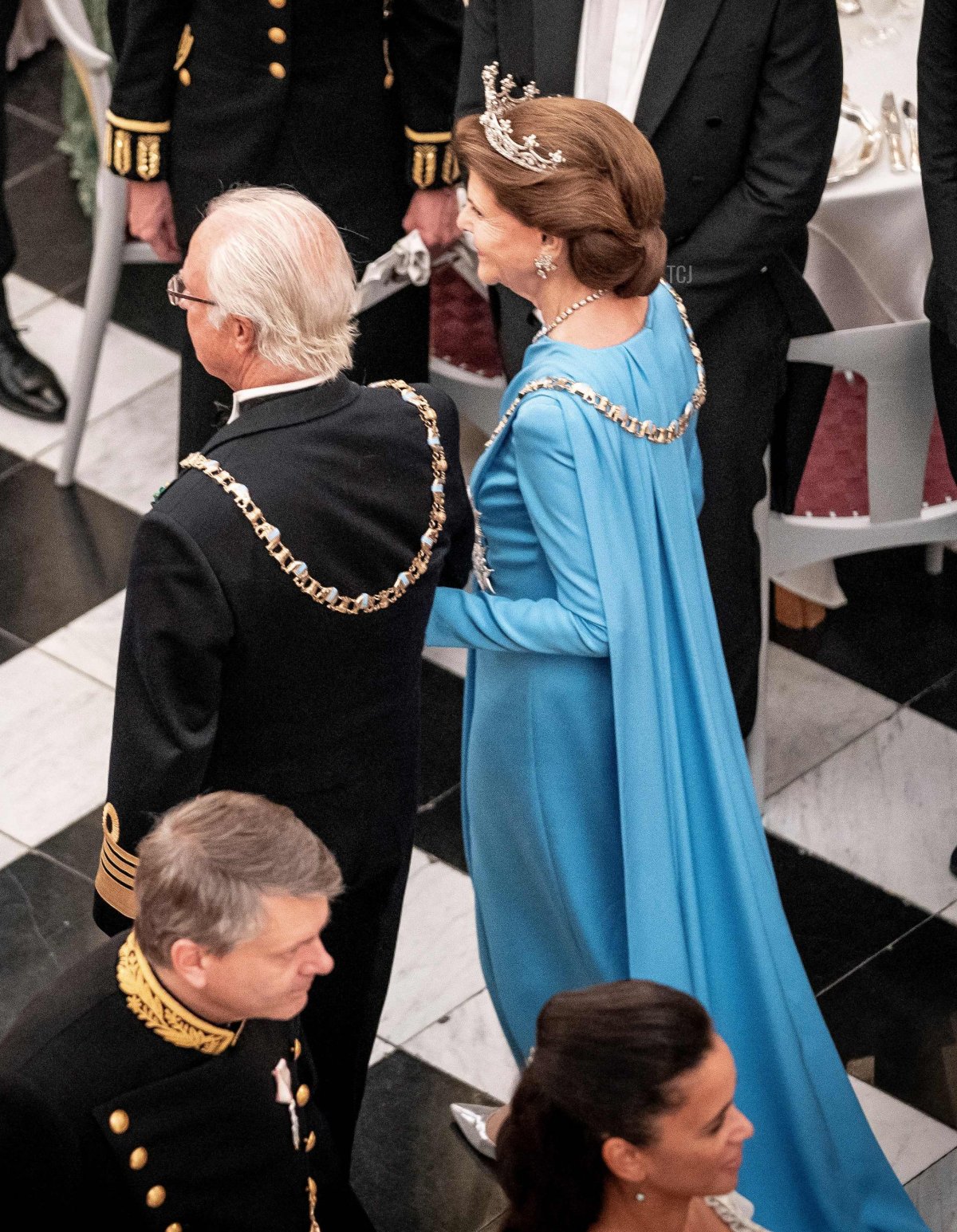 King Carl Gustav XVI (C) and Queen Silvia of Sweden (blue dress) arrive at the gala banquet at Christiansborg Palace, on September 11, 2022
