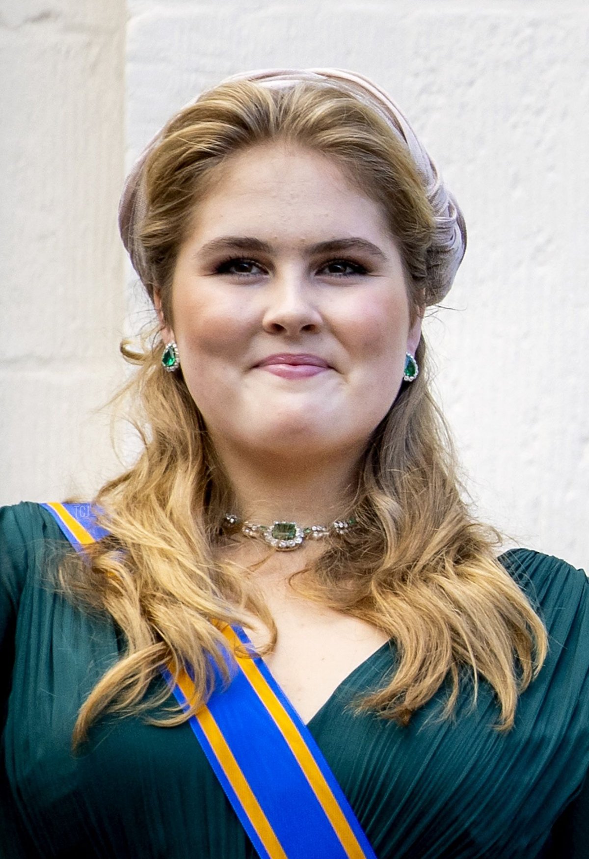 Princess Amalia (L) and King Willem-Alexander wave on the balcony of the Noordeinde Palace in The Hague, on September 20, 2022