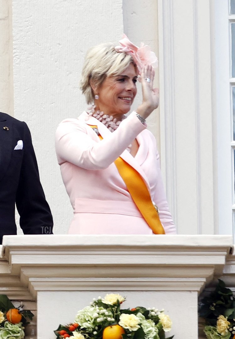 Princess Amalia, King Willem-Alexander, Queen Maxima, Prince Constantijn and Princess Laurentien wave on the balcony of the Noordeinde Palace in The Hague, on September 20, 2022
