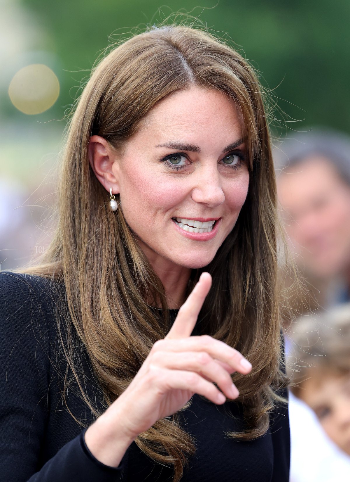 Catherine, Princess of Wales meets members of the public on the long Walk at Windsor Castle arrive to view flowers and tributes to HM Queen Elizabeth on September 10, 2022 in Windsor, England