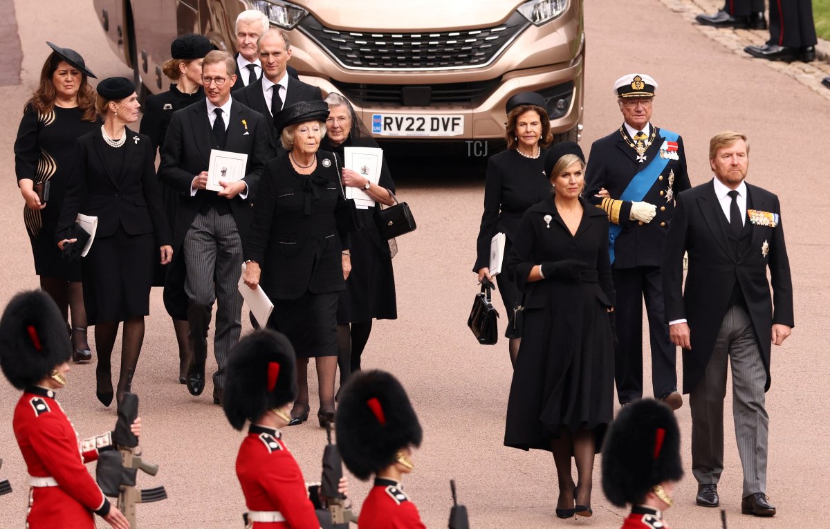 Sweden's King Gustaf and Queen Silvia, Netherlands' King Willem-Alexander and Queen Maxima along with Princess Beatrix arrive at St George's Chapel, Windsor Castle on September 19, 2022 in Windsor, England