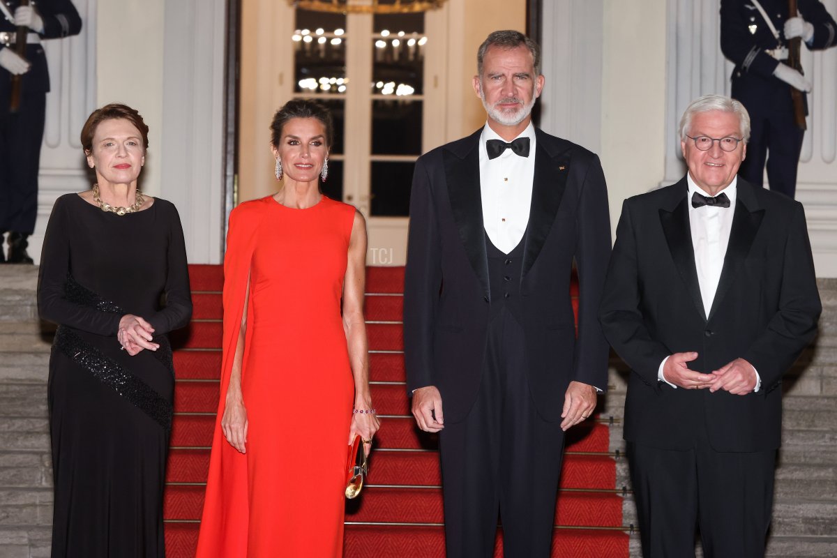 Elke Büdenbender, Queen Letizia of Spain, King Felipe VI of Spain and Frank-Walter Steinmeier attend the defilee at Bellevue Palace on October 17, 2022 in Berlin, Germany