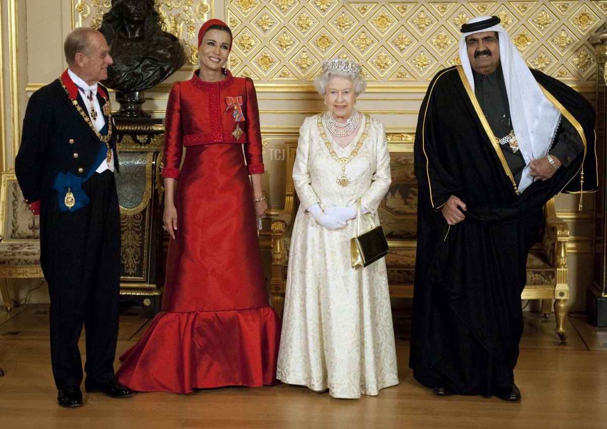 Prince Philip, Duke of Edinburgh (L) and Queen Elizabeth II (2R) pose with Qatar's Emir Sheikh Hamad bin Khalifa al Than (R) and his wife Sheikha Mozah bint Nasser Al Missned (2L) before a banquet held during their state visit at Windsor Castle on October 26, 2010 in Windsor, United Kingdom