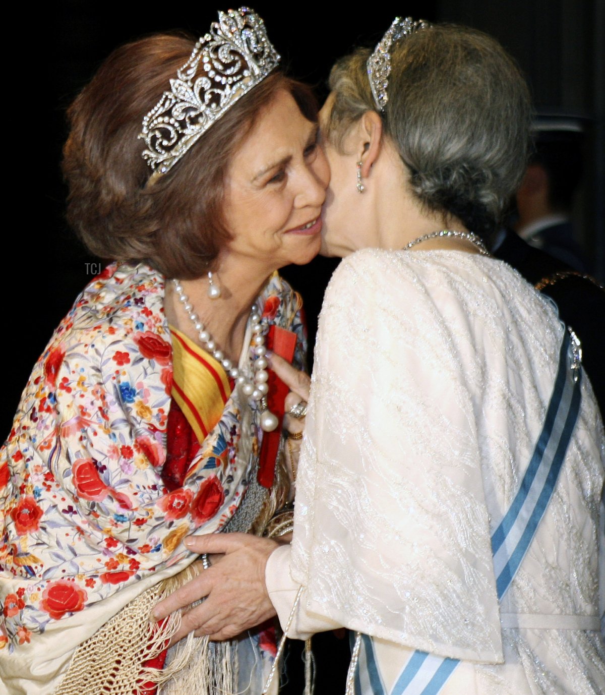 Queen Sofia of Spain is greeted by Empress Michiko of Japan prior to dinner at the Imperial Palace on November 10, 2008 in Tokyo, Japan