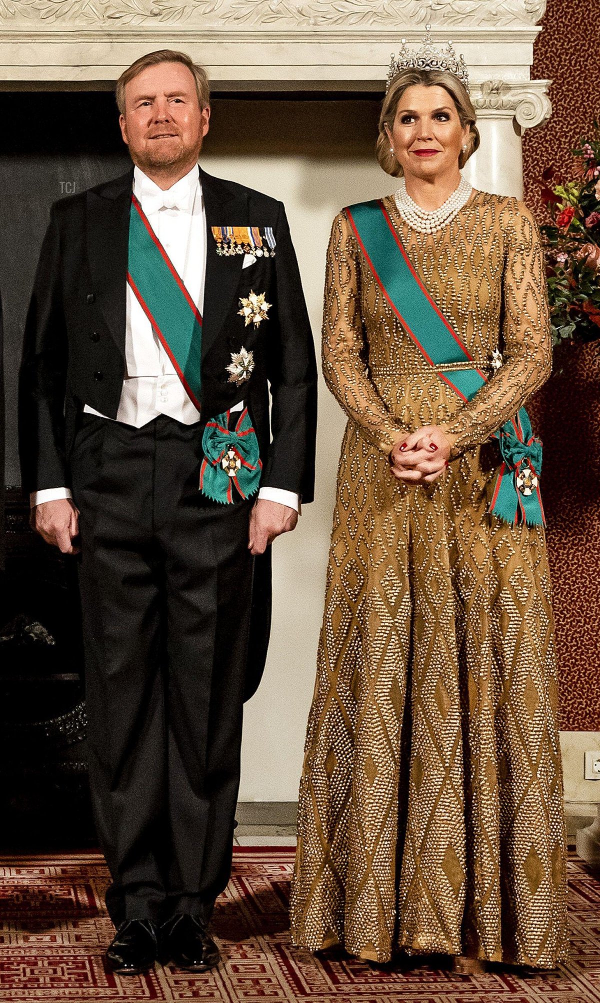King Willem -Alexander and Queen Máxima pose for a group photo together with Italian President Sergio Mattarella and his daughter Laura Mattarella