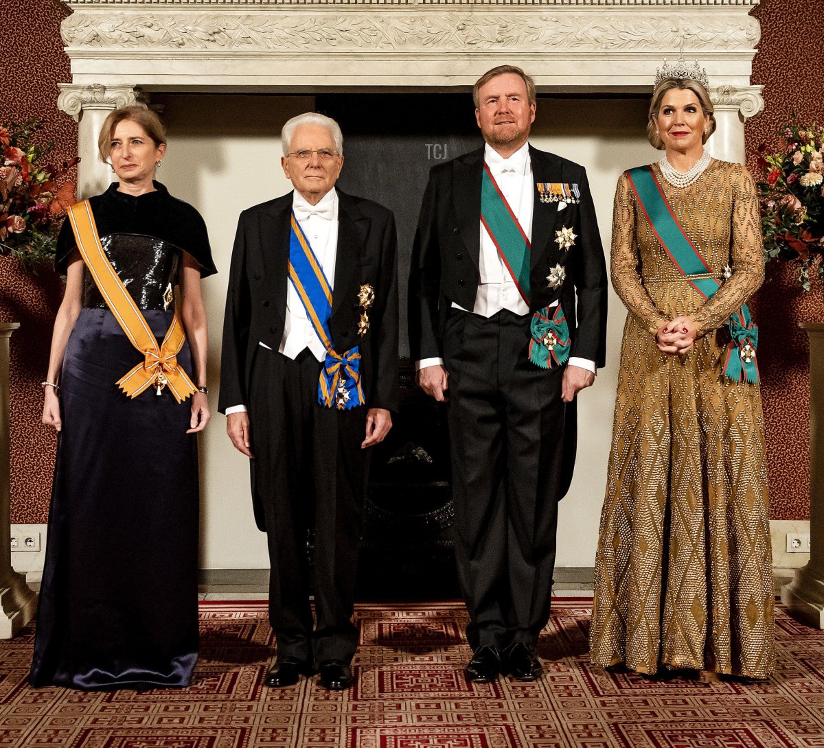 King Willem -Alexander and Queen Máxima pose for a group photo together with Italian President Sergio Mattarella and his daughter Laura Mattarella
