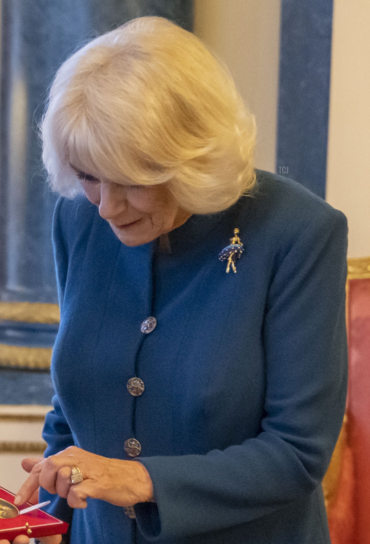 Camilla, Queen Consort presents Mikhail Baryshnikov with The Queen Elizabeth II Coronation Award, Royal Academy of Dance's (RAD) highest honour, in recognition of his immense contribution to ballet and the wider world of dance at Buckingham Palace on November 16, 2022 in London, England