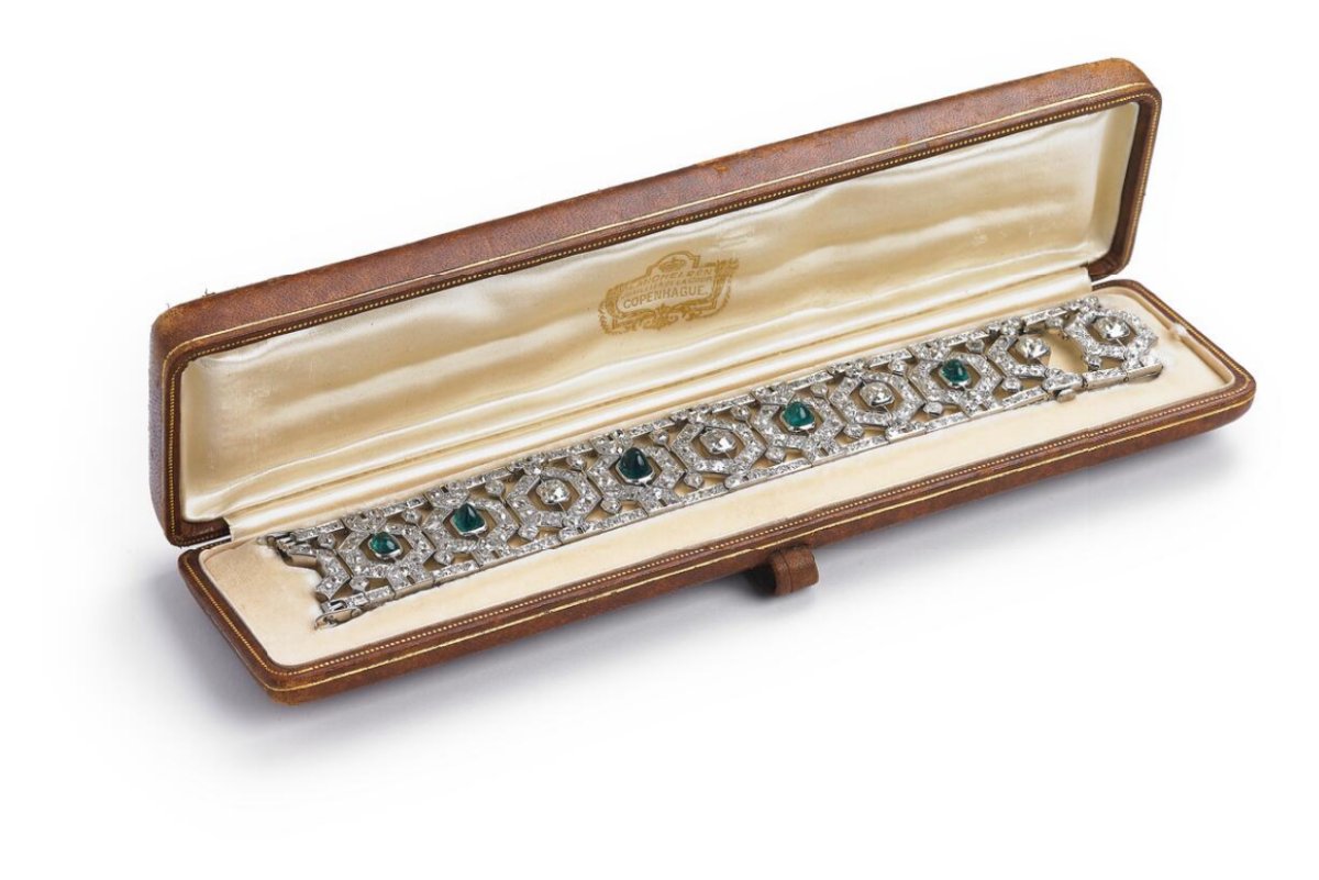 Queen Alexandrine of Denmark’s emerald and diamond bracelet
