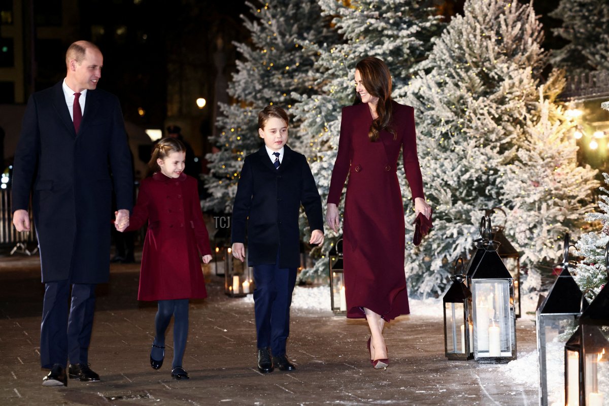 Britain's Prince William, Prince of Wales (L) and his wife Britain's Catherine, Princess of Wales (R) arrive with their children Britain's Princess Charlotte of Wales (2nd L) and Britain's Prince George of Wales (2nd R), to attend the "Together At Christmas Carol Service" at Westminster Abbey, in London, on December 15, 2022