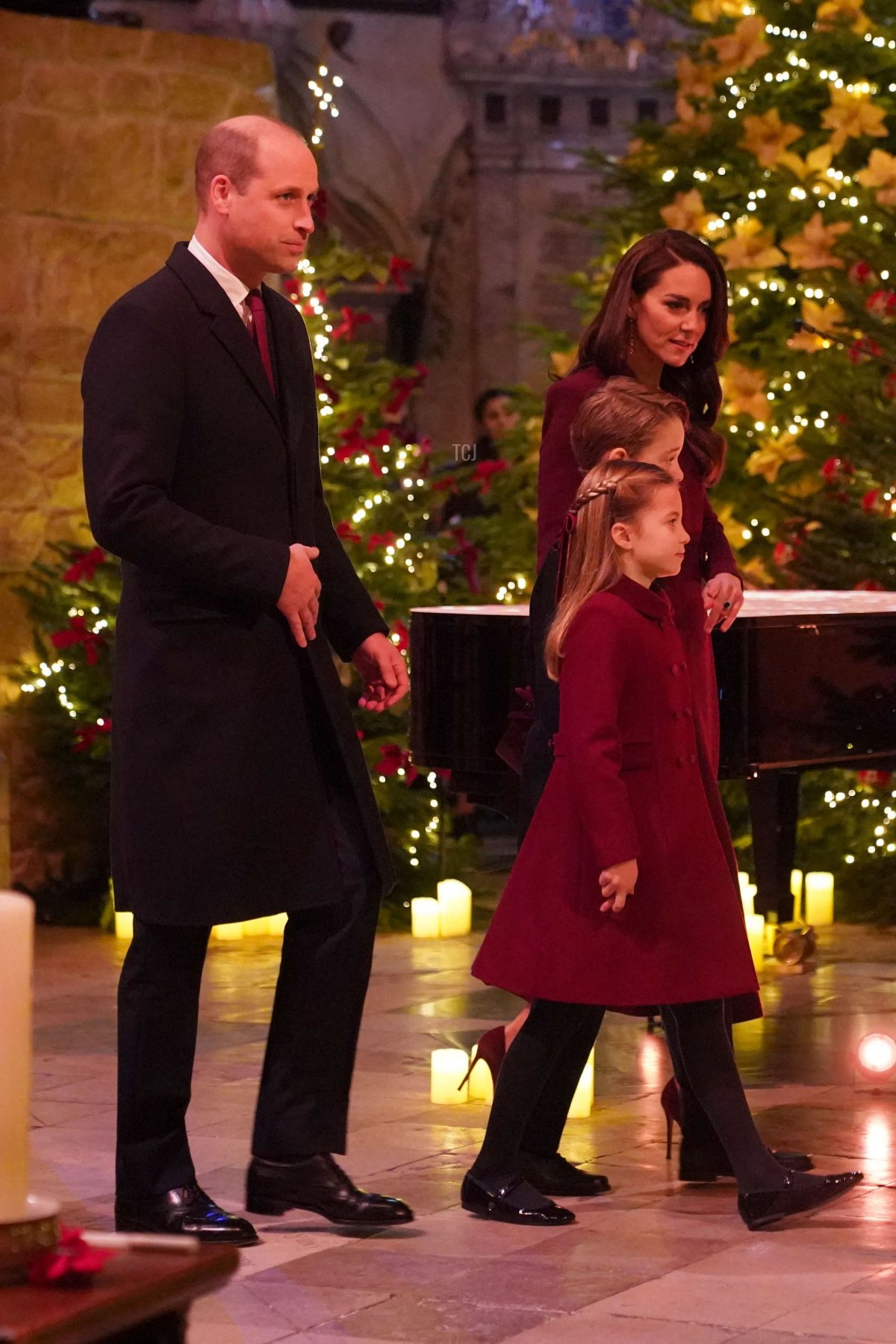 Britain's Prince William, Prince of Wales (L) and his wife Britain's Catherine, Princess of Wales (R) arrive with their children Britain's Princess Charlotte of Wales (2nd L) and Britain's Prince George of Wales (2nd R), to attend the "Together At Christmas Carol Service" at Westminster Abbey, in London, on December 15, 2022