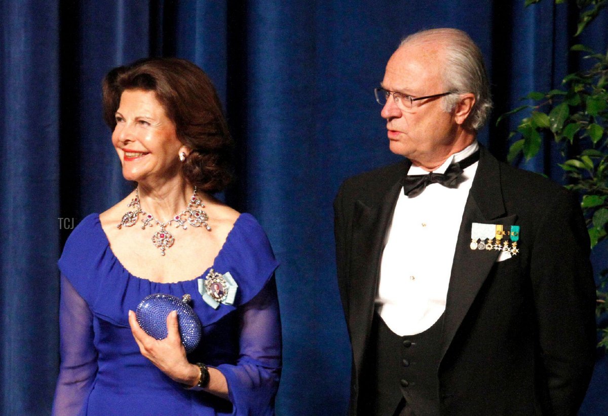 Queen Silvia and King Carl Gustaf arrive to a jubilee gala dinner to celebrate the 375th anniversary of the founding of the New Sweden Colony in Wilmington, Delaware May 11, 2013