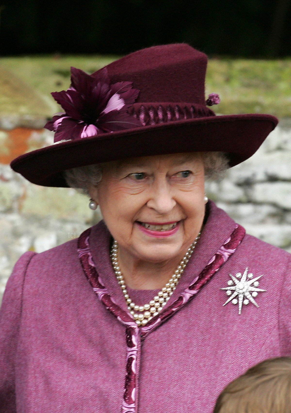 Britain's Queen Elizabeth II leaves St Mary Magdalene church on the Sandringham estate, in eastern England, 25 December 2006 after attending the traditional Christmas Day church service
