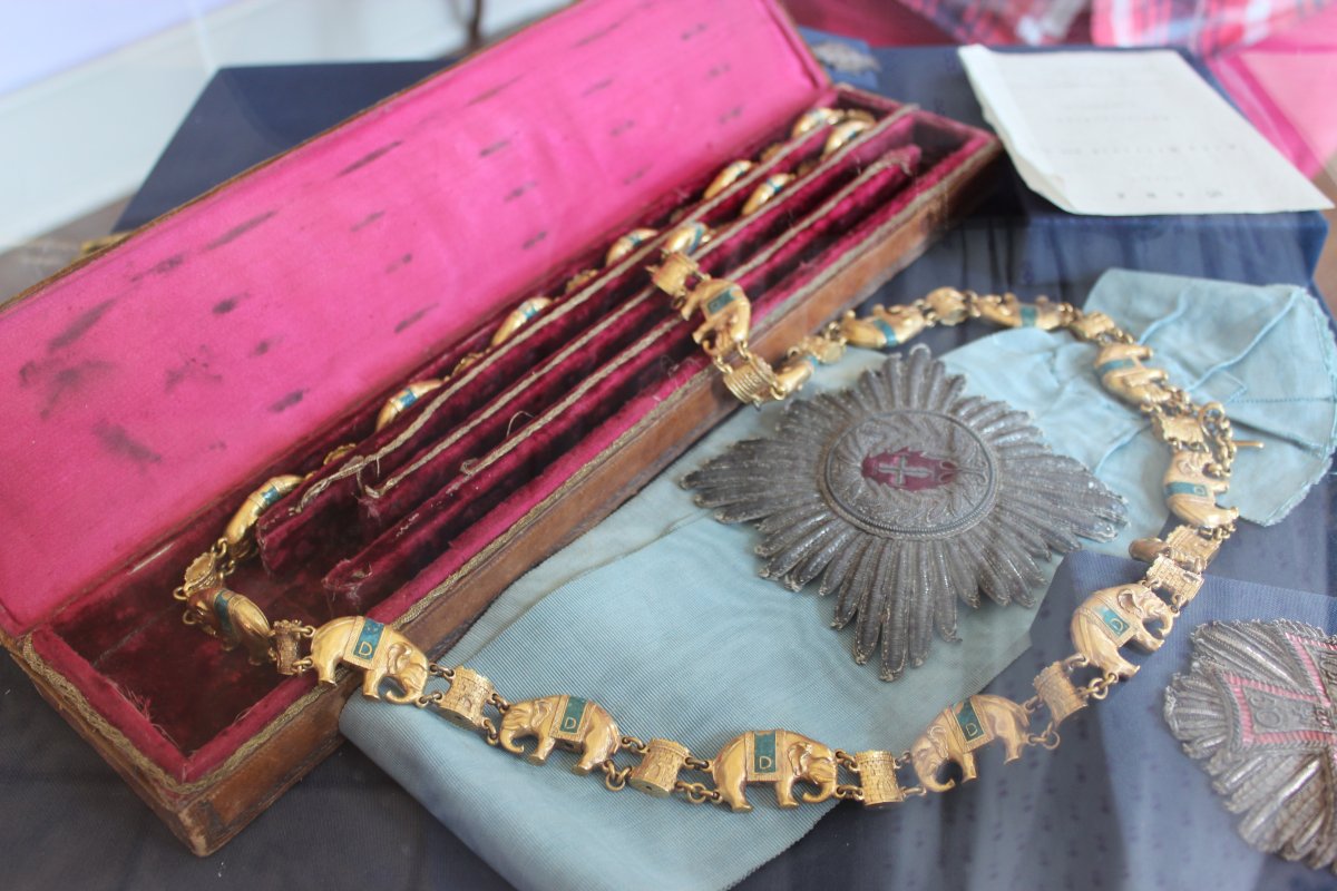 Insignia of the Order of the Elephant, displayed at the Reventlow-Museet Pederstrup, 2014 (Wikimedia Commons)