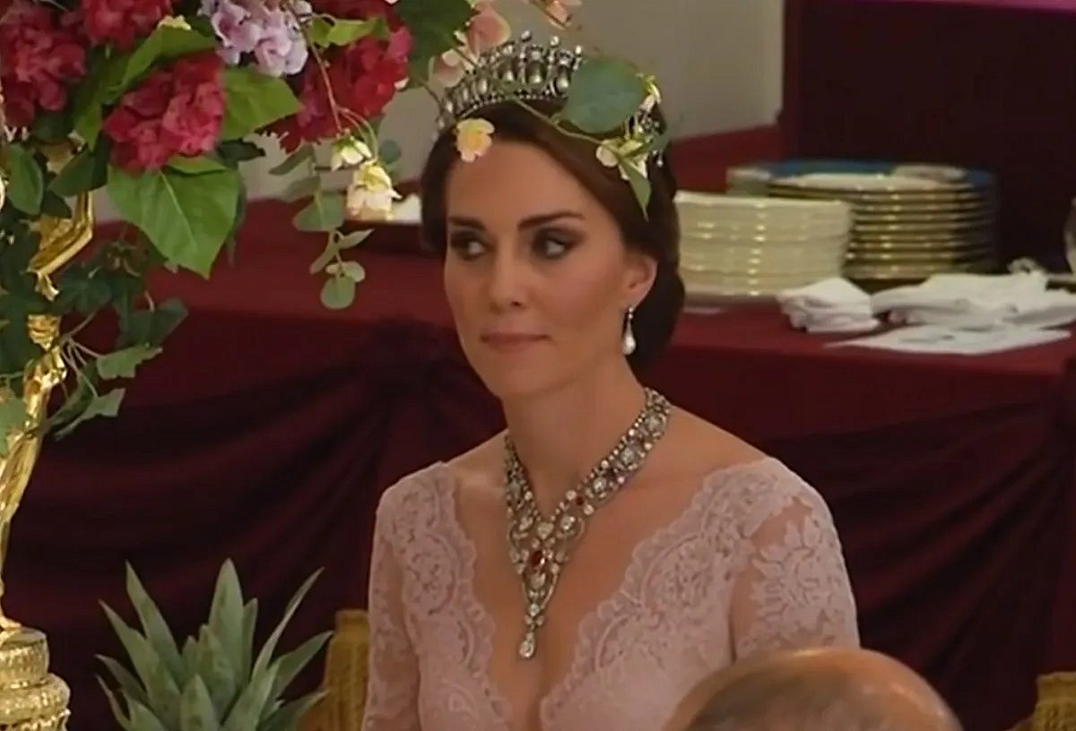 Britain's Catherine, Duchess of Cambridge, attends a State Banquet in honour of King Felipe VI and Queen Letizia of Spain at Buckingham Palace in London on July 12, 2017 (screencapture)