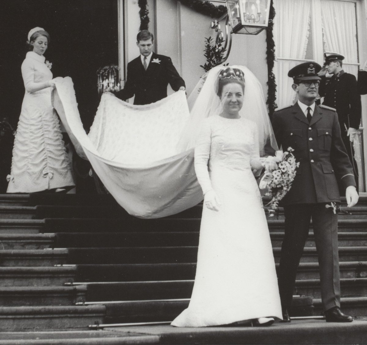 Princess Margriet of the Netherlands marries Pieter van Vollenhoven in The Hague, 10 January 1967 (Joost Evers/Anefo/Nationaal Archief/Wikimedia Commons)