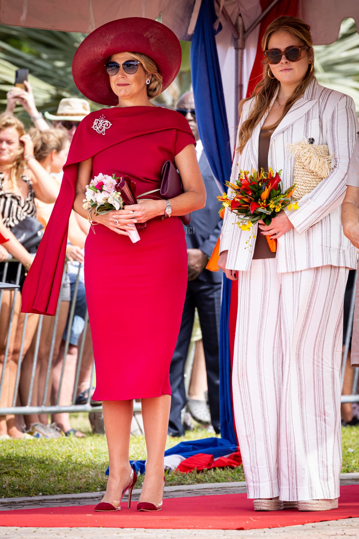 Queen Maxima of the Netherlands and Princess Amalia of the Netherlands during the official welcome ceremony at the boulevard during the Dutch royal family's tour of the Dutch Caribbean Islands on January 30, 2023 in Aruba (Patrick van Katwijk/Getty Images)